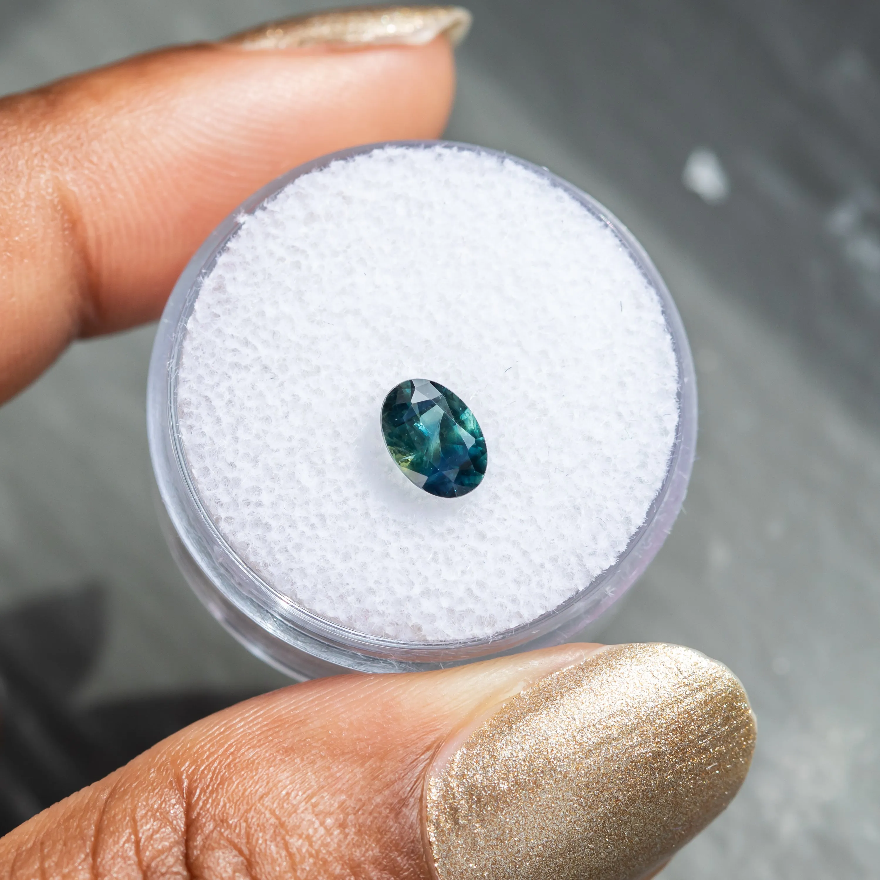 0.92CT OVAL NIGERIAN SAPPHIRE, TEAL PARTI GREEN, 7.01X5.01X3.27MM, UNTREATED