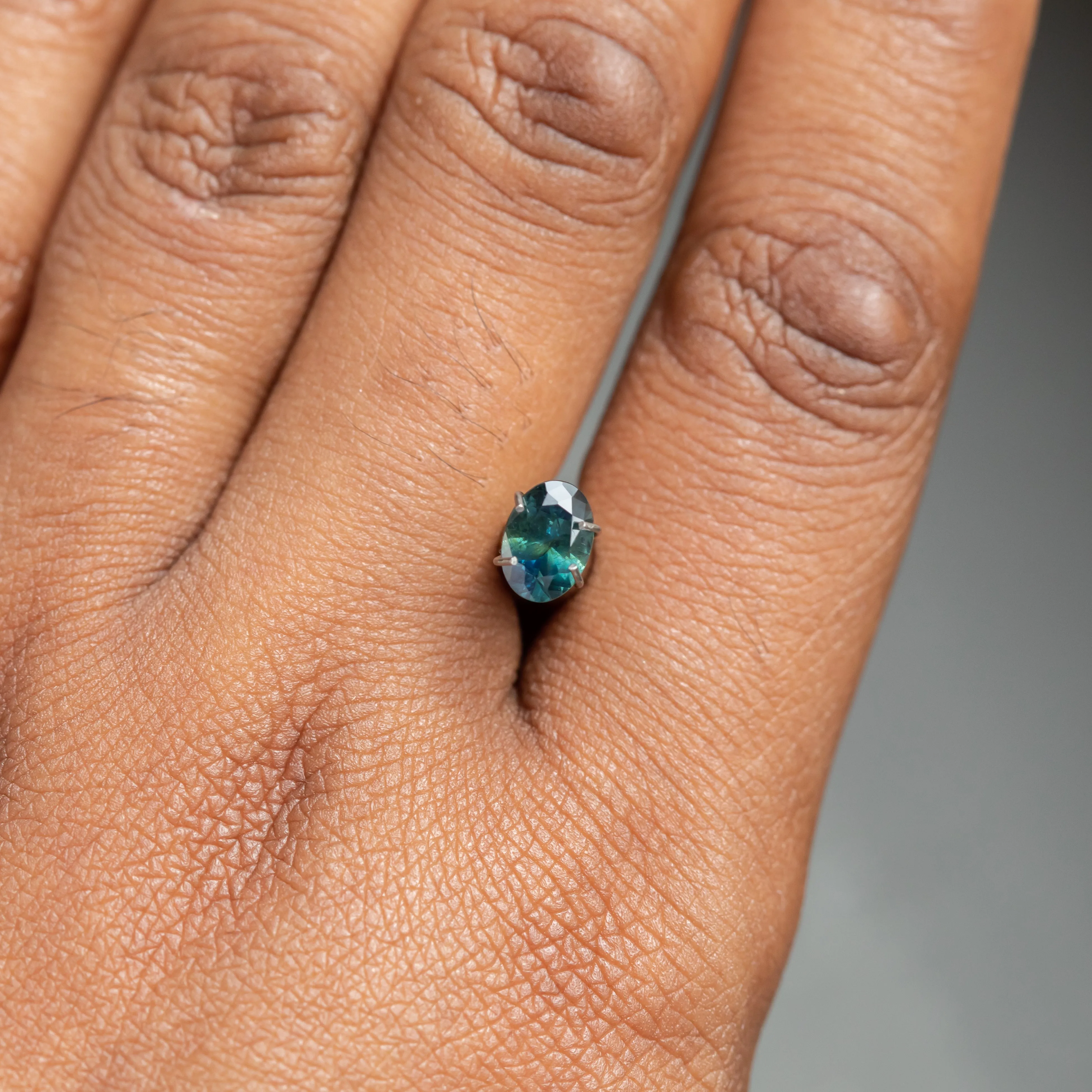 0.92CT OVAL NIGERIAN SAPPHIRE, TEAL PARTI GREEN, 7.01X5.01X3.27MM, UNTREATED