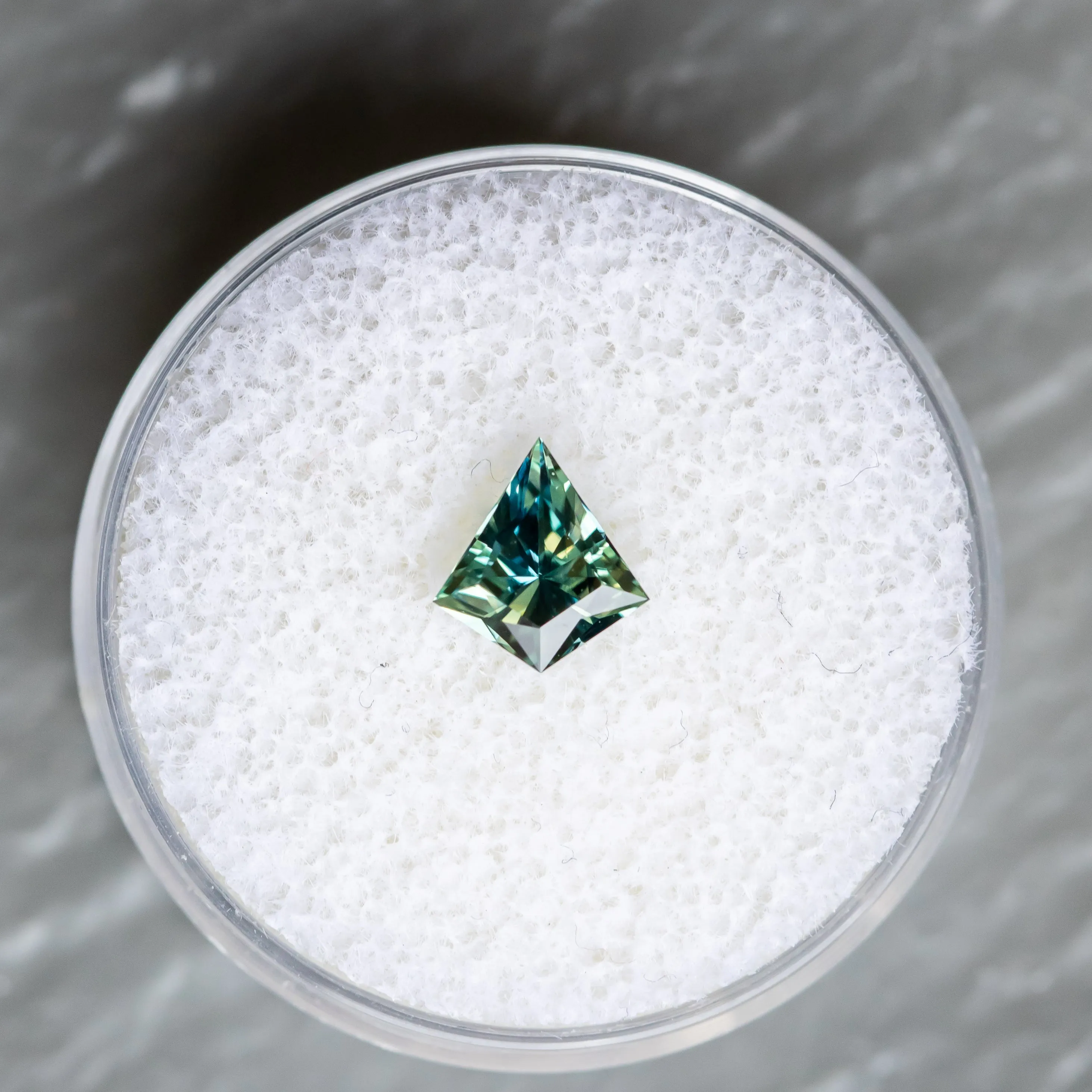 0.95CT KITE MADAGASCAR SAPPHIRE, GREEN TEAL, 7.42X6.80X3.66MM, UNTREATED