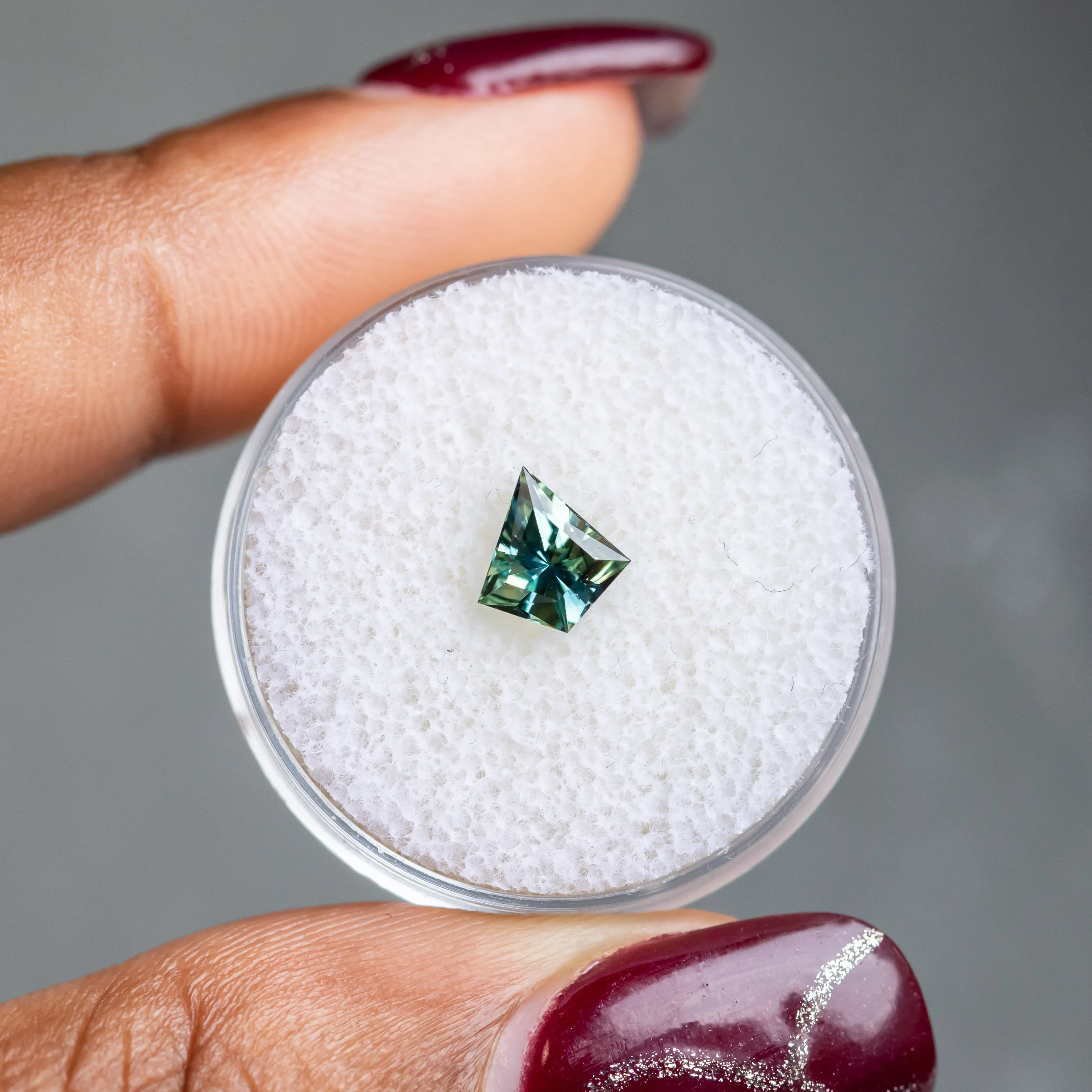 0.95CT KITE MADAGASCAR SAPPHIRE, GREEN TEAL, 7.42X6.80X3.66MM, UNTREATED