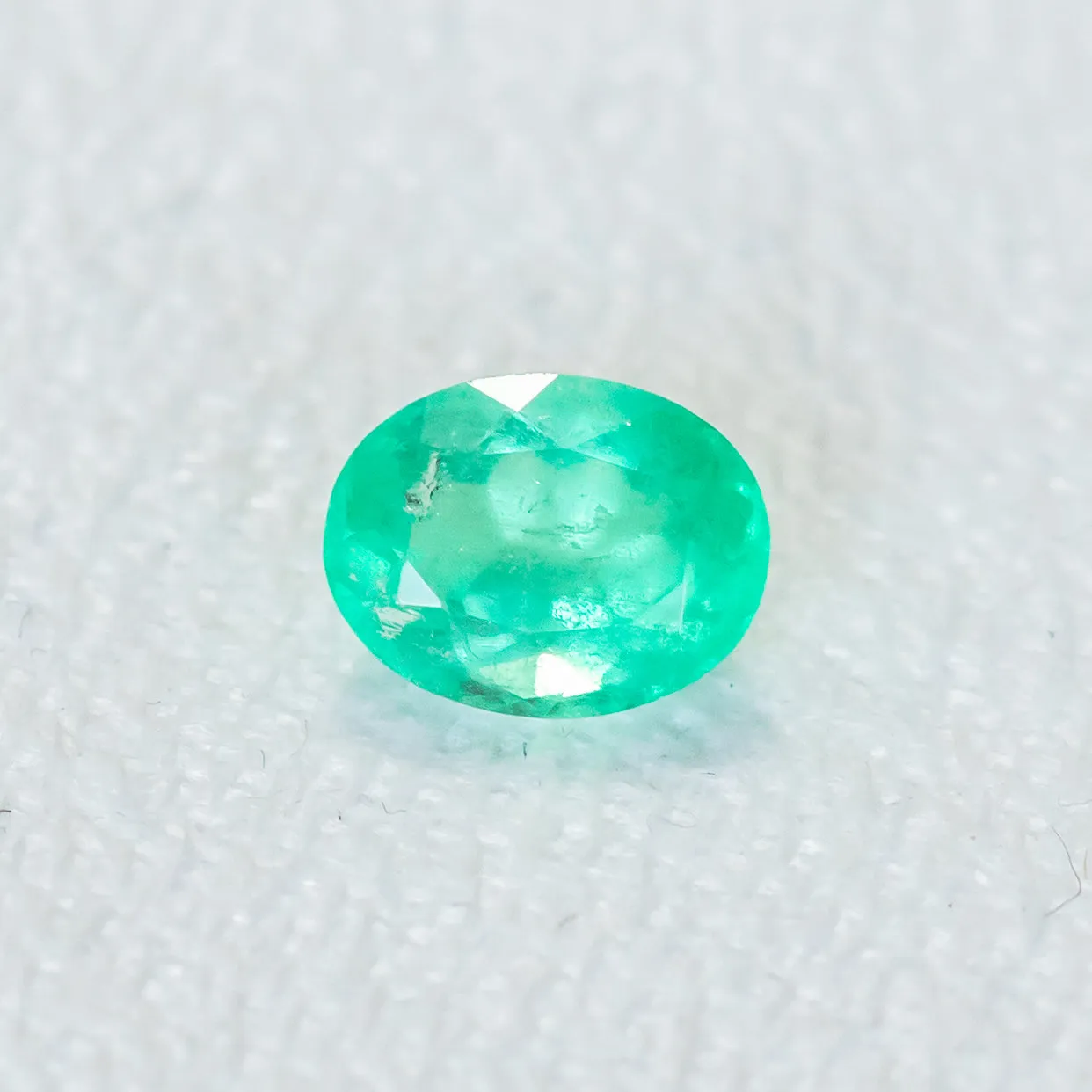 1.29CT OVAL BRILLIANT ZAMBIAN EMERALD, NEON GREEN, 8X6MM