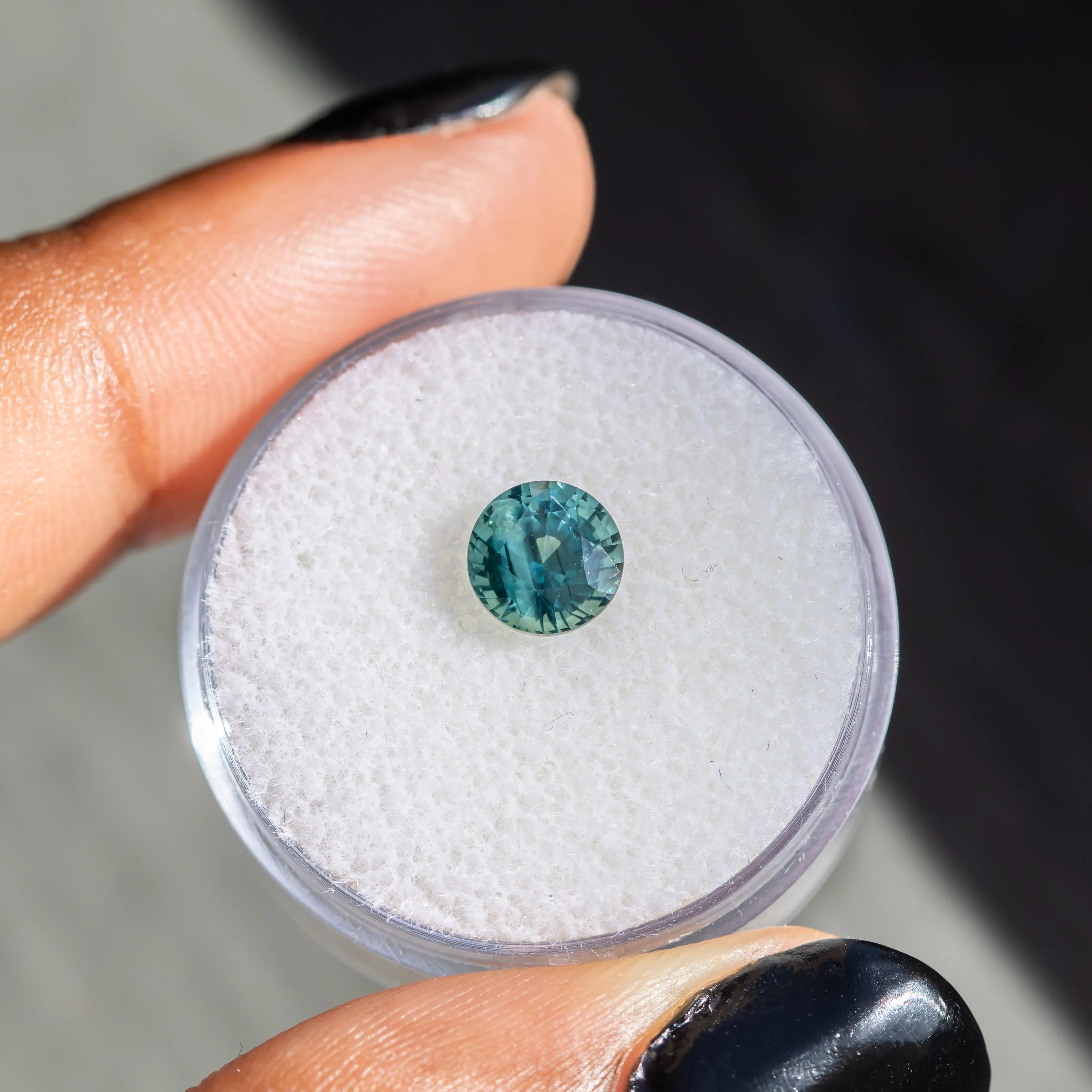 1.55CT ROUND MADAGASCAR SAPPHIRE, BRIGHT MEDIUM TEAL, 6.53X4.72MM