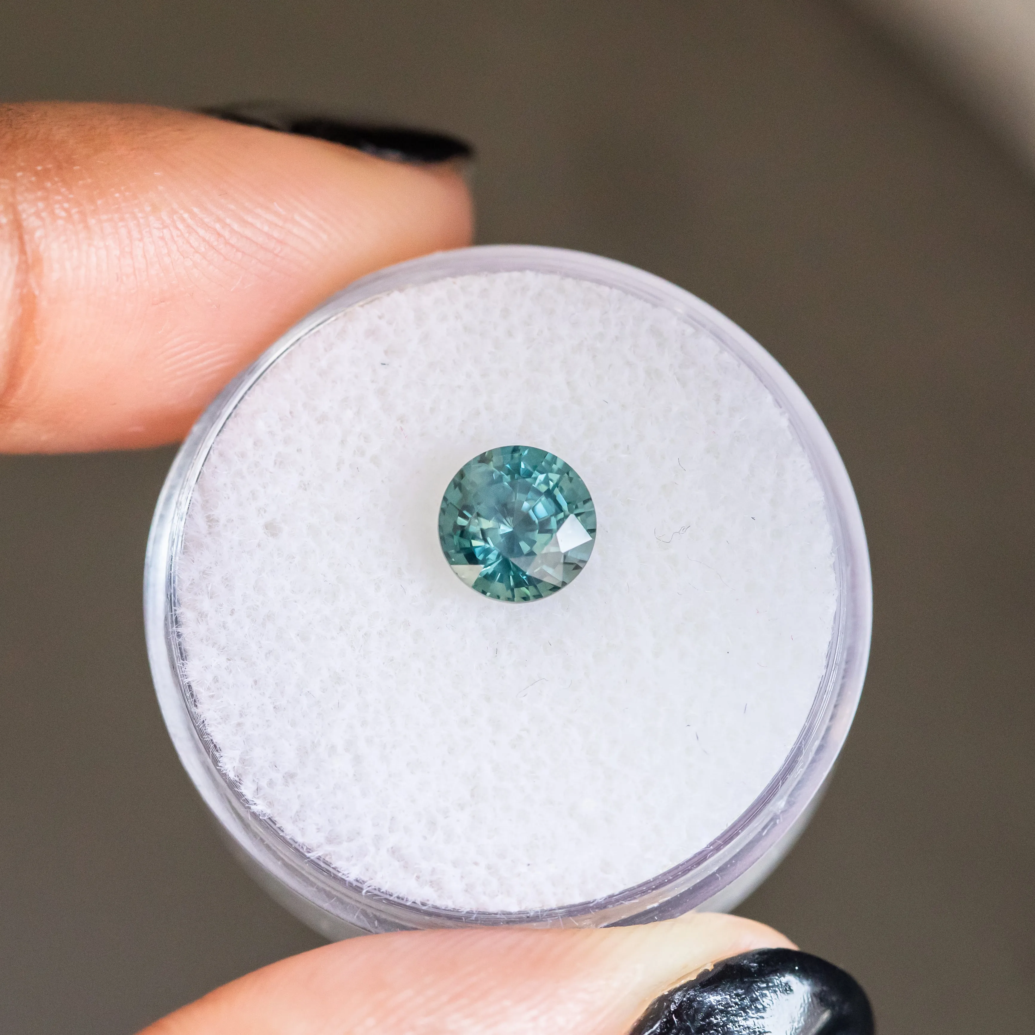 1.55CT ROUND MADAGASCAR SAPPHIRE, BRIGHT MEDIUM TEAL, 6.53X4.72MM