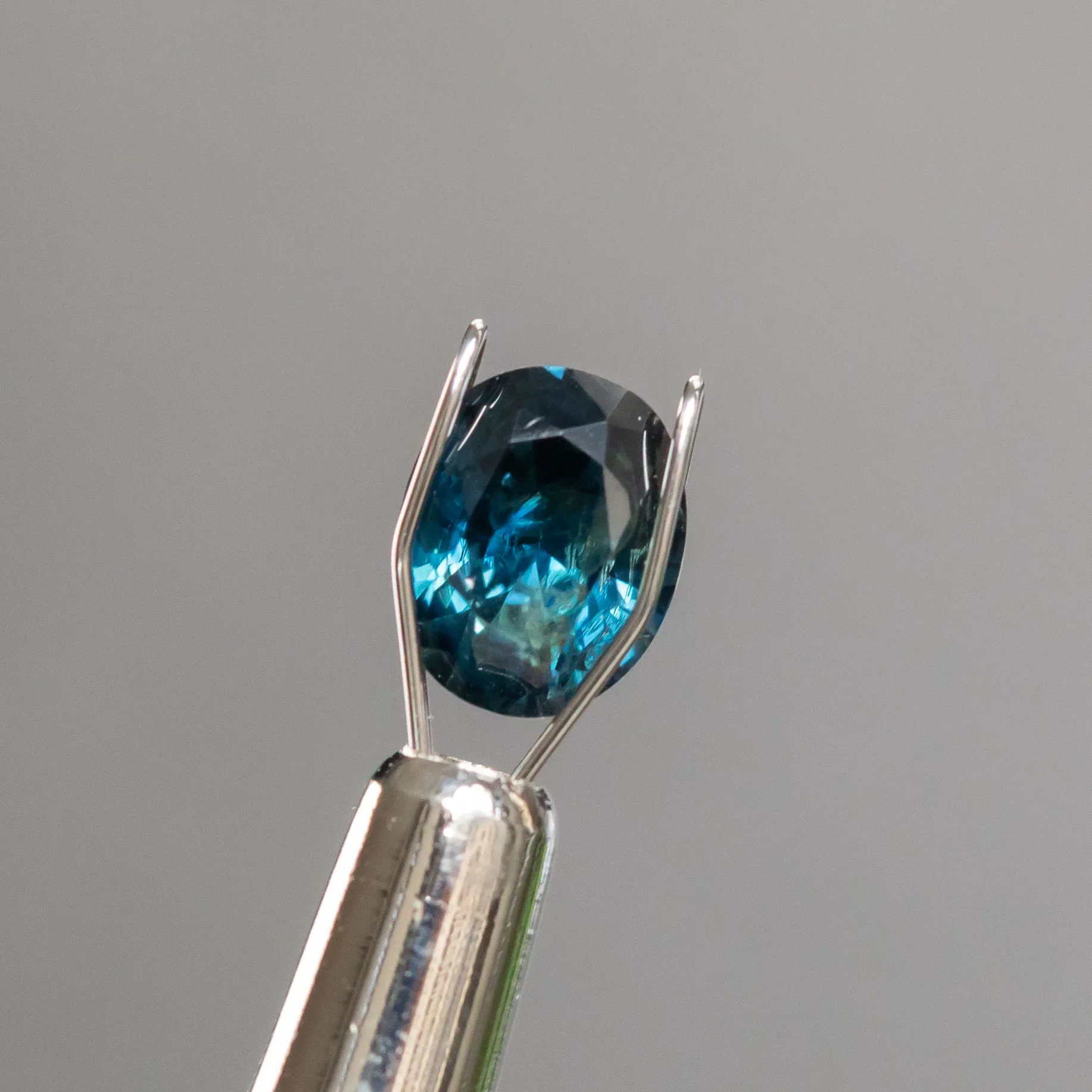 1.61CT NIGERIAN OVAL SAPPHIRE, DEEP TEAL PARTI GREEN, 7.88X6.4X4.05MM, UNTREATED