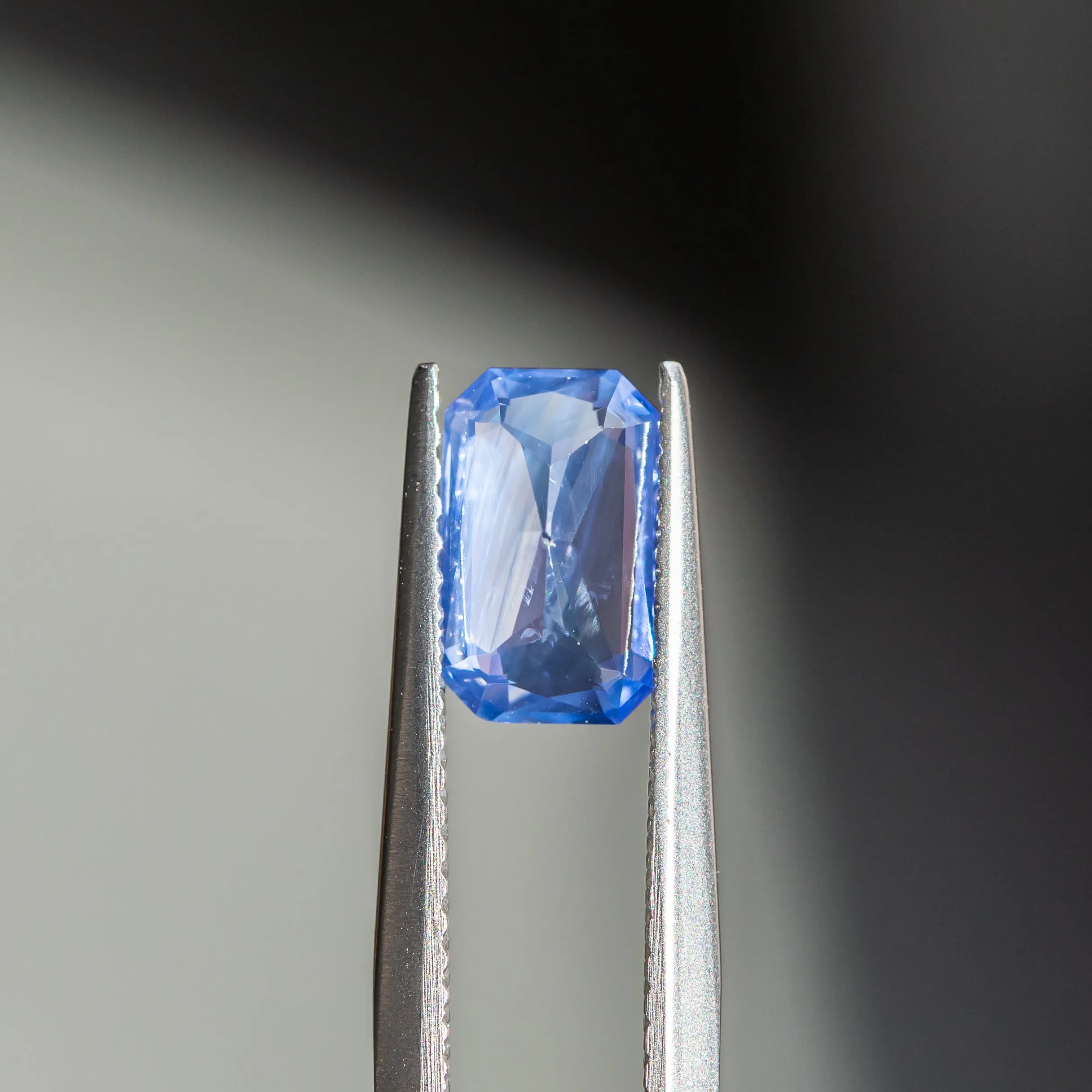 1.68CT SCISSOR RADIANT CUT AFRICAN SAPPHIRE, SILKY PERIWINKLE BLUE, 8.35X5.27X3.88MM