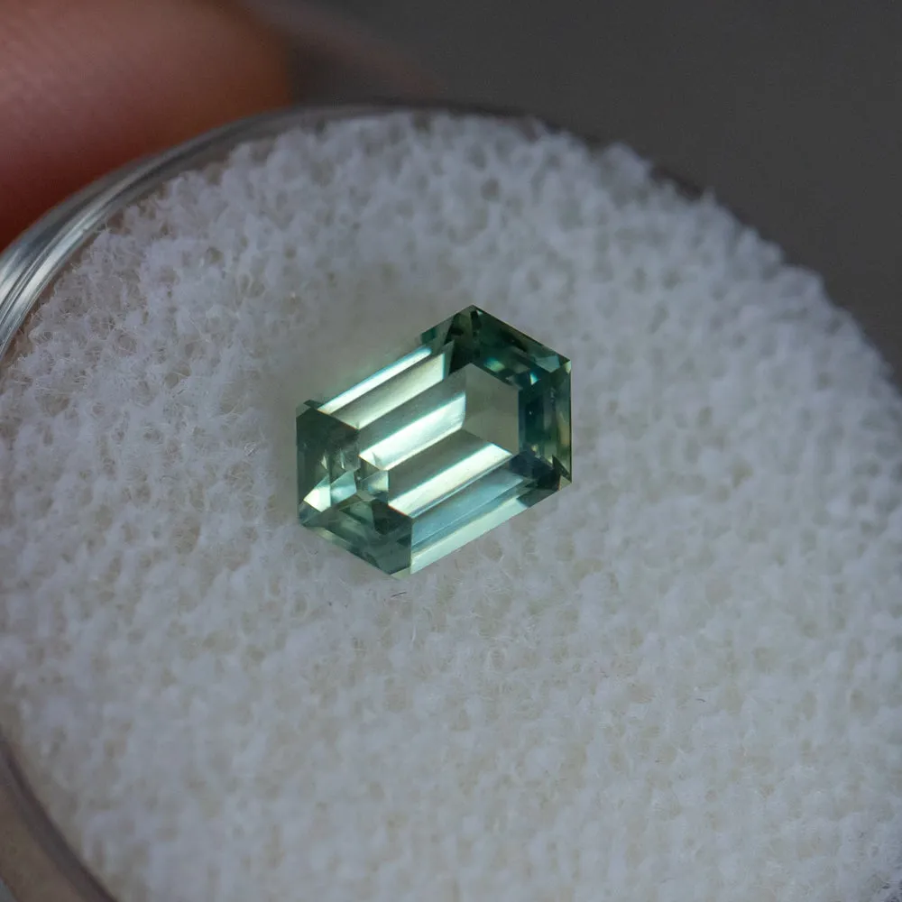 1.75CT ELONGATED HEXAGON NIGERIAN SAPPHIRE, UNTREATED, MINTY LIGHT GREEN, 8.27X5.33X4.15MM