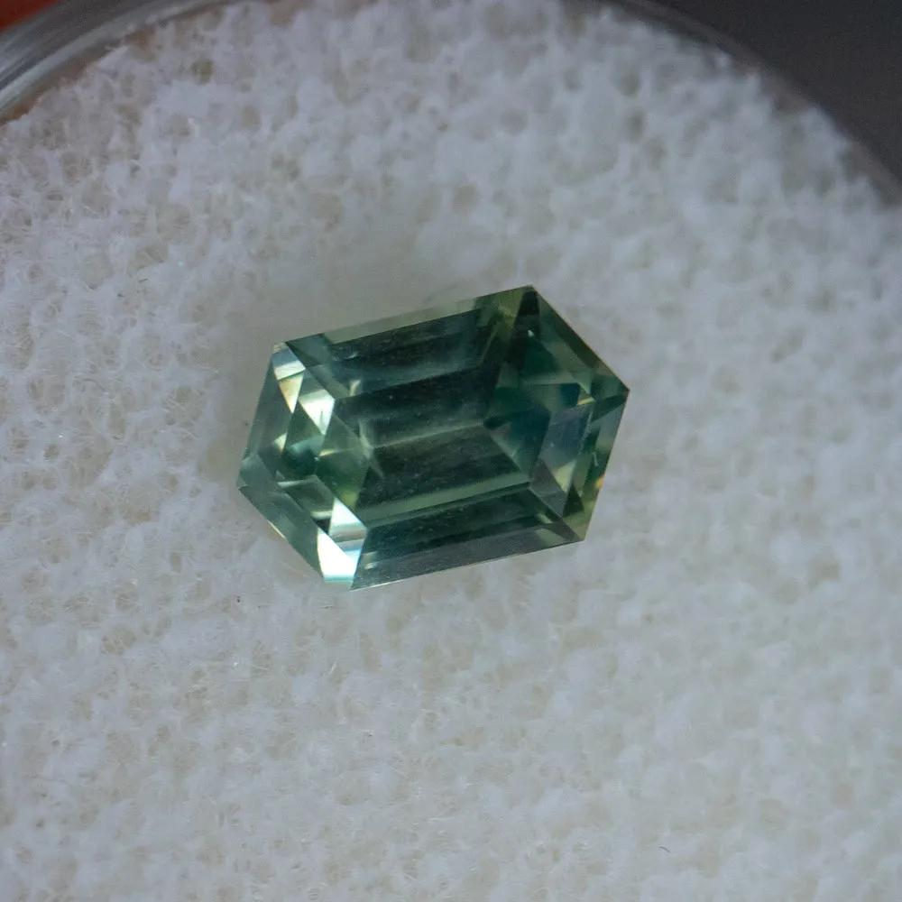 1.75CT ELONGATED HEXAGON NIGERIAN SAPPHIRE, UNTREATED, MINTY LIGHT GREEN, 8.27X5.33X4.15MM