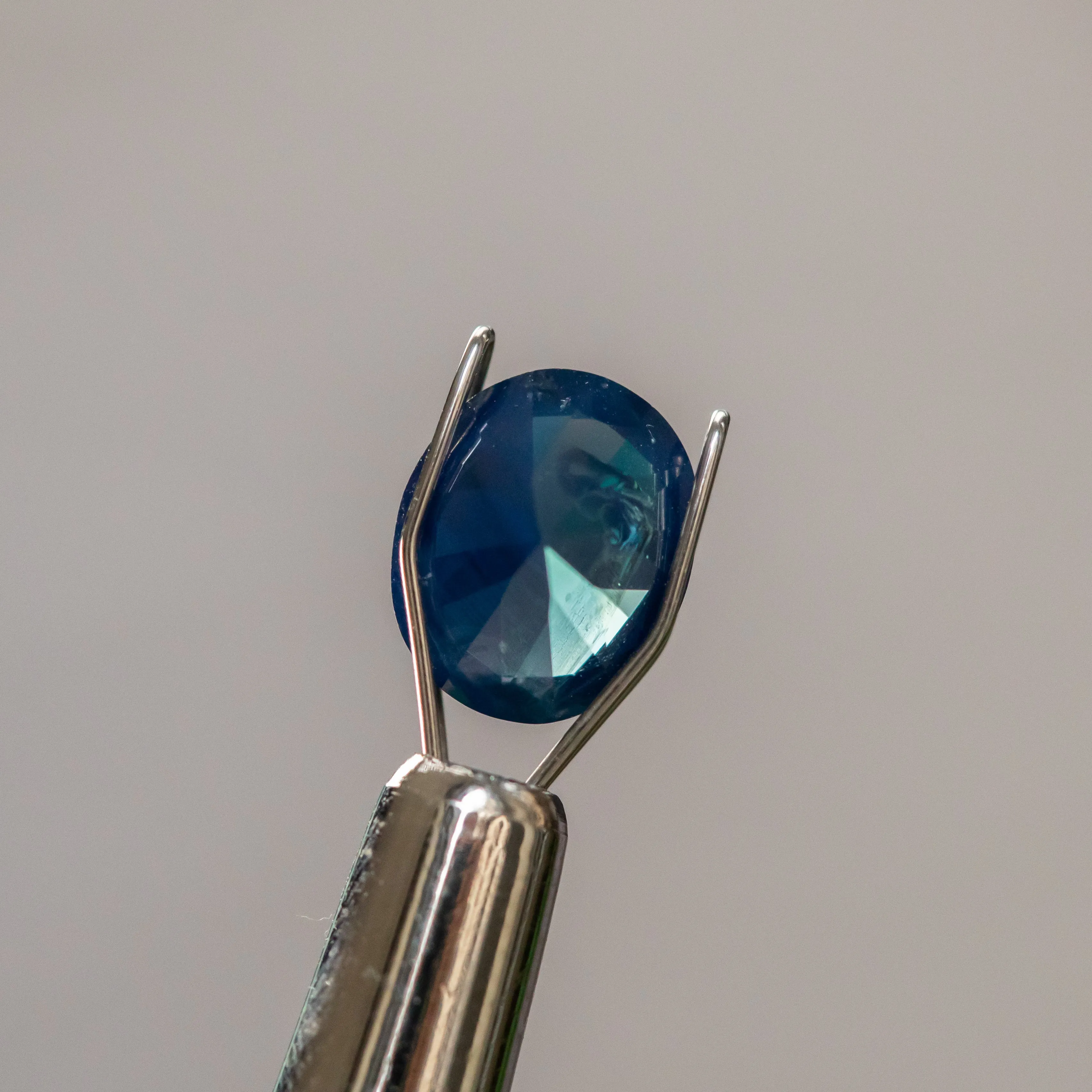 2.15CT NIGERIAN OVAL SAPPHIRE, SILKY TEAL BLUE, 8.31X6.96X4.64MM, UNTREATED