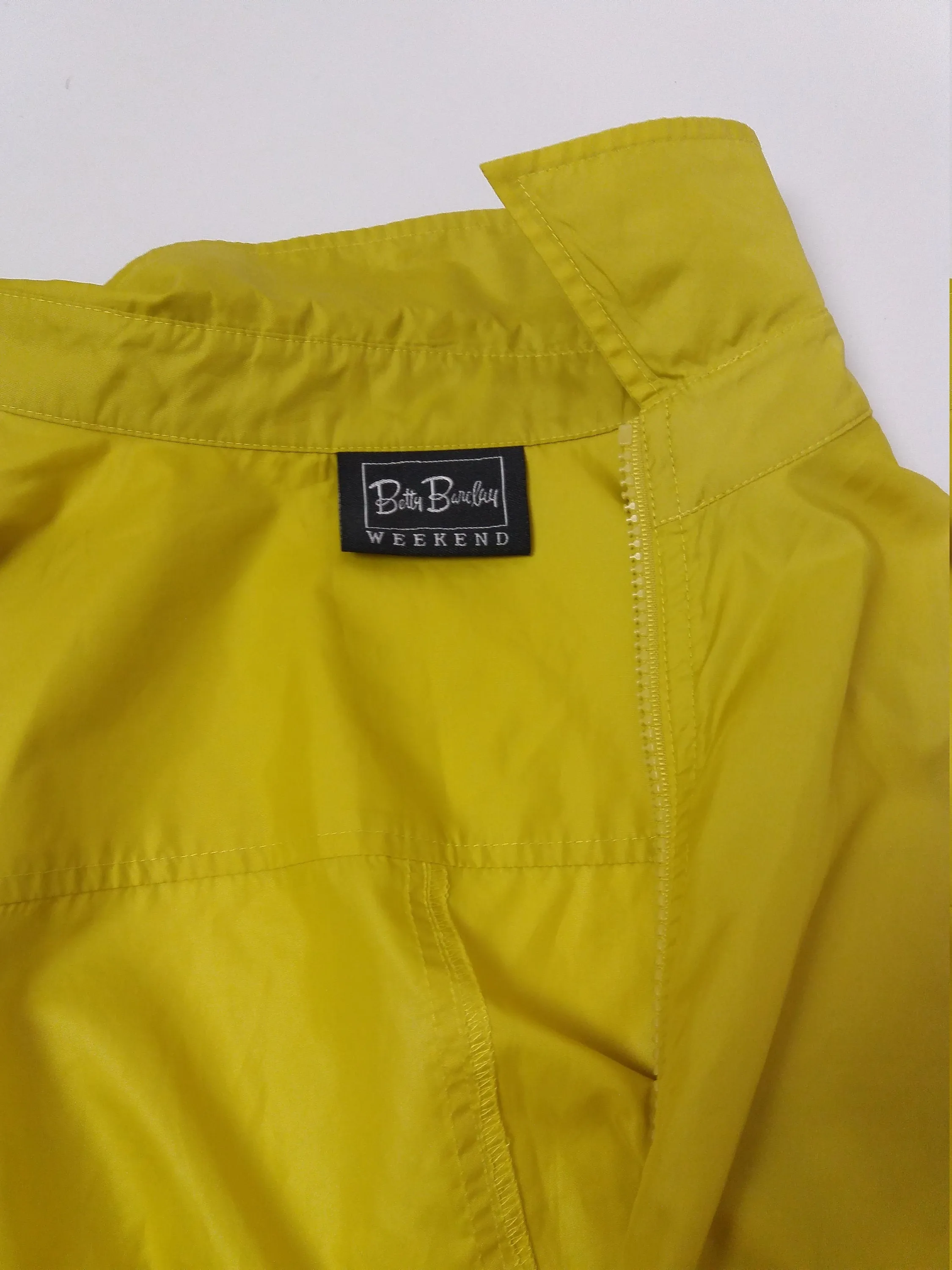 BETTY BARCLAY Y2K Paper-thin Windbreaker Chartreuse - size M-L / GB 16 / F 44