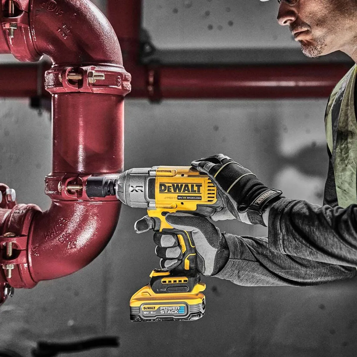 DeWalt DCF900H2T-GB 18V XR Brushless 1/2” Impact Wrench with 2 x 5.0Ah Batteries & Charger