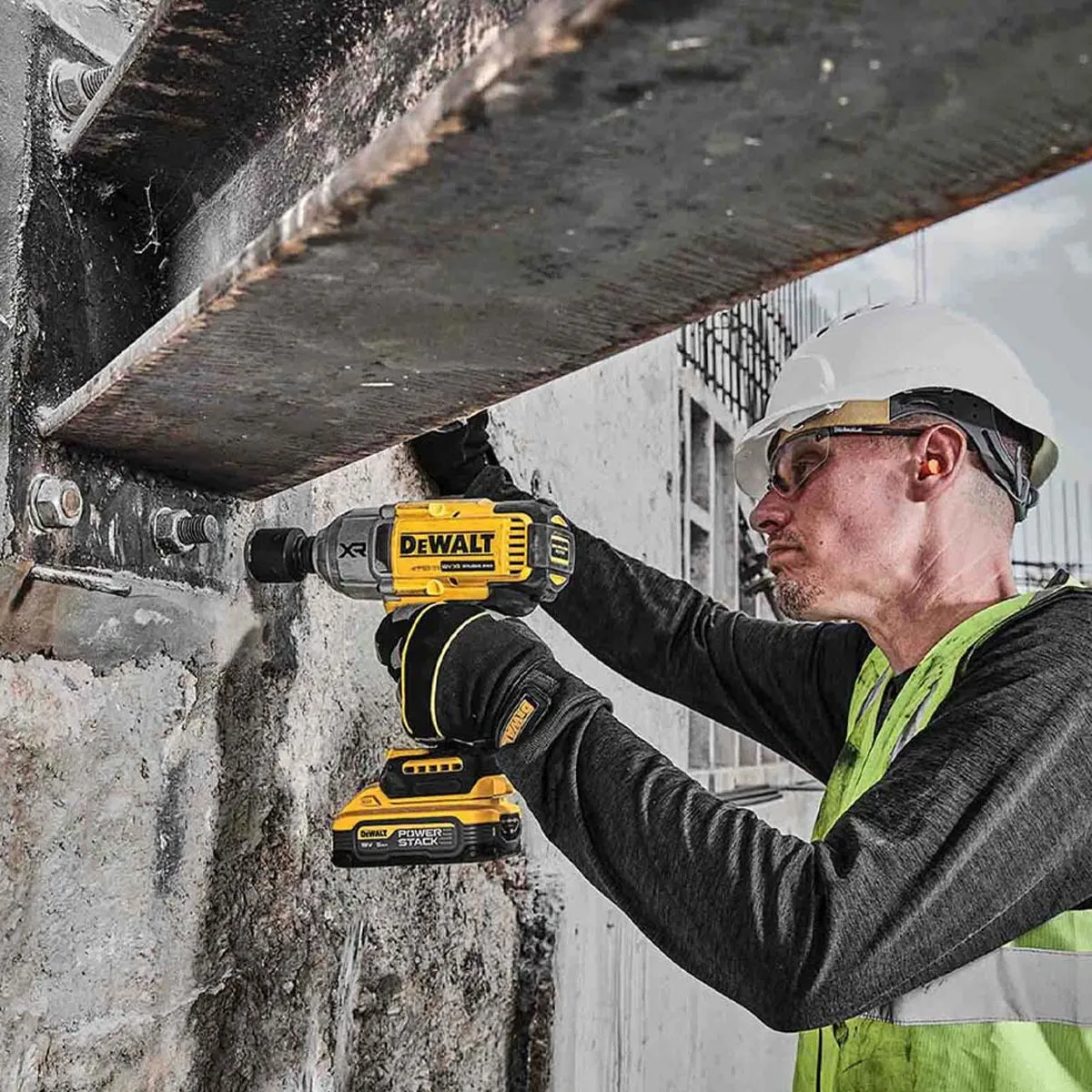 DeWalt DCF900H2T-GB 18V XR Brushless 1/2” Impact Wrench with 2 x 5.0Ah Batteries & Charger