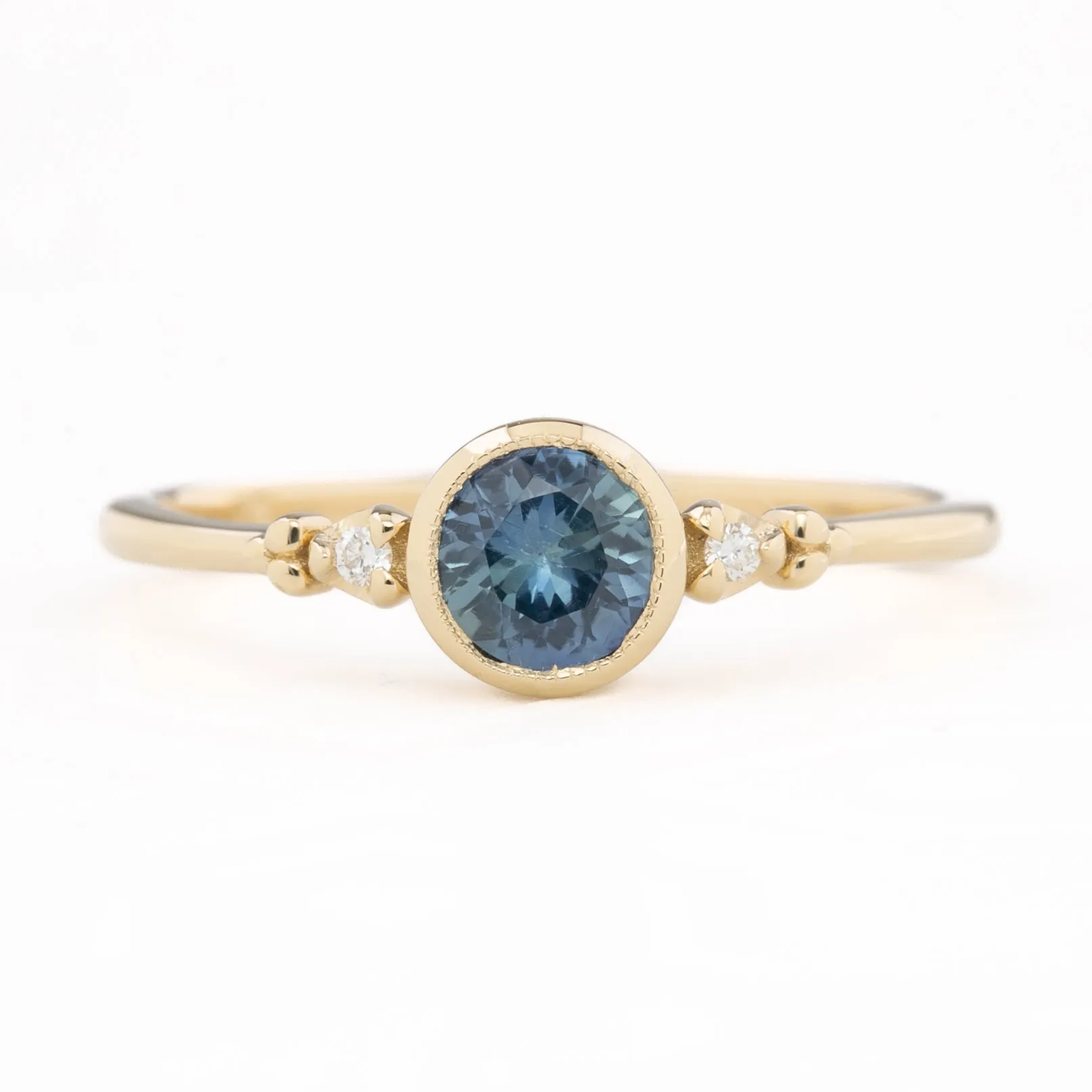 Estel Ring 5mm 0.55ct Blue Tunduru Sapphire 14K Gold