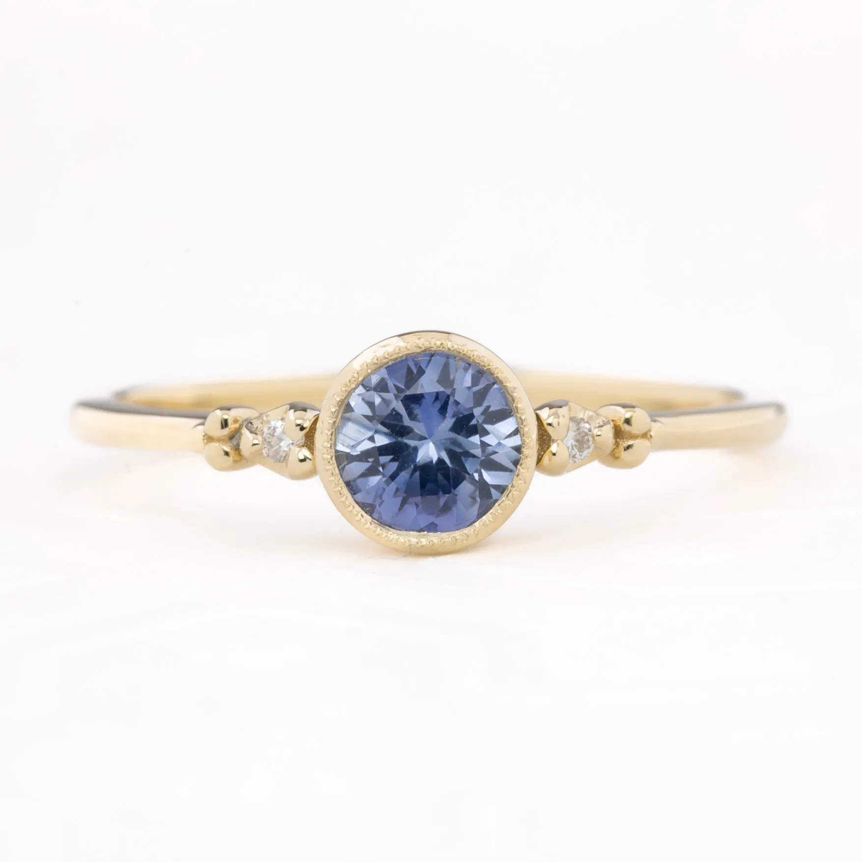 Estel Ring 5mm 0.55ct Blue Tunduru Sapphire 14K Gold