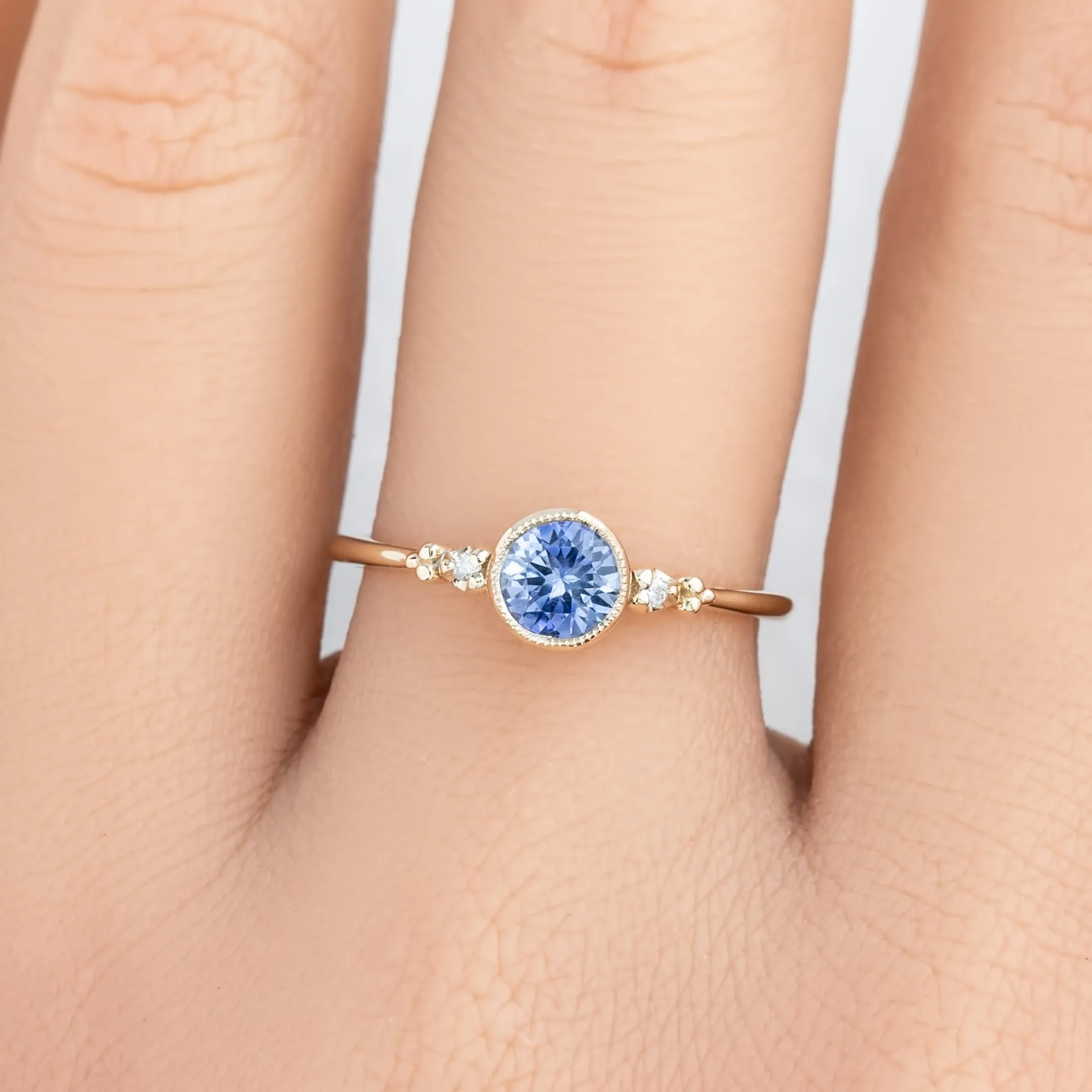 Estel Ring 5mm 0.55ct Blue Tunduru Sapphire 14K Gold