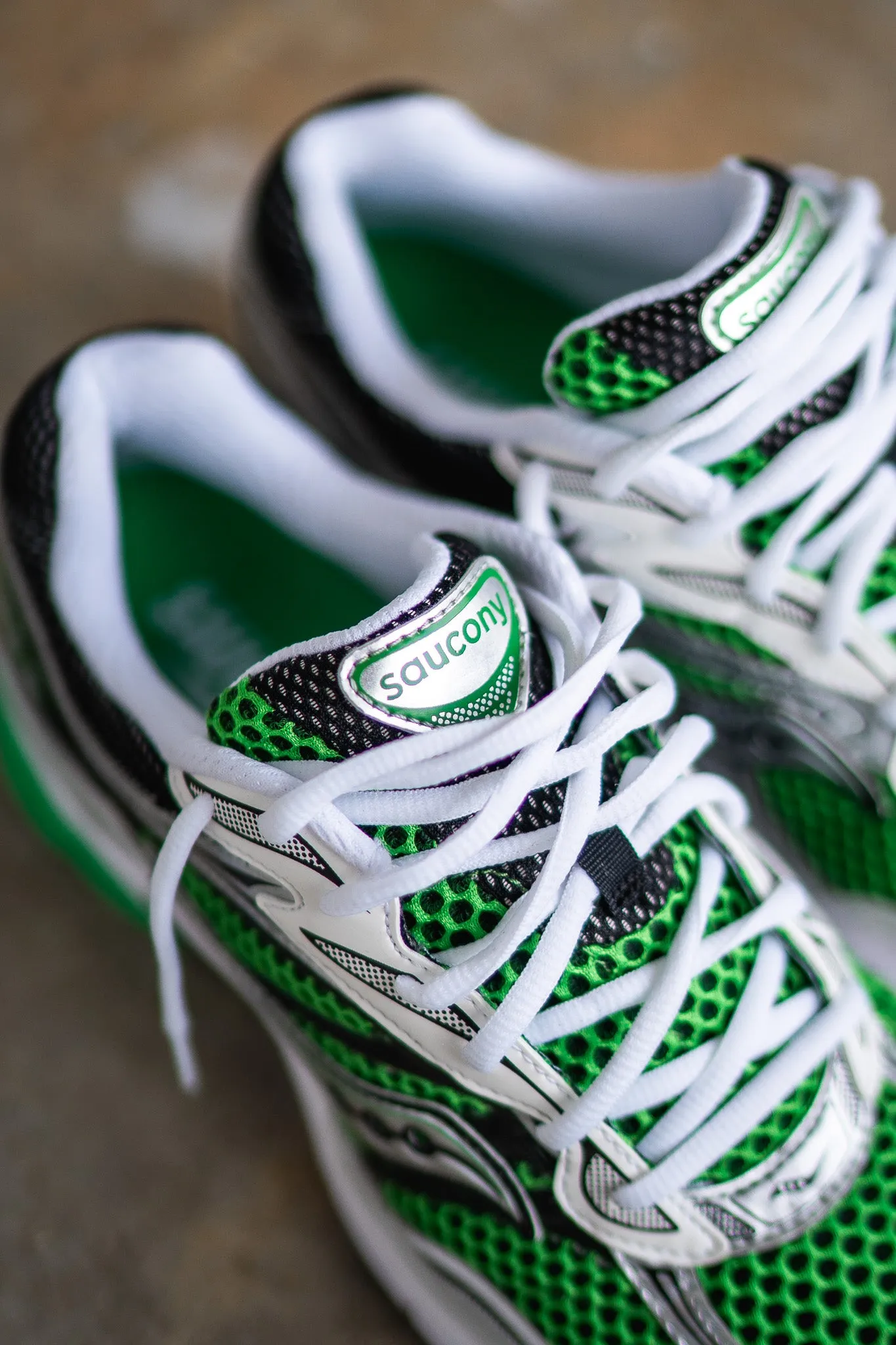 Mens Saucony OG ProGrid Omni 9 (Green/Silver)