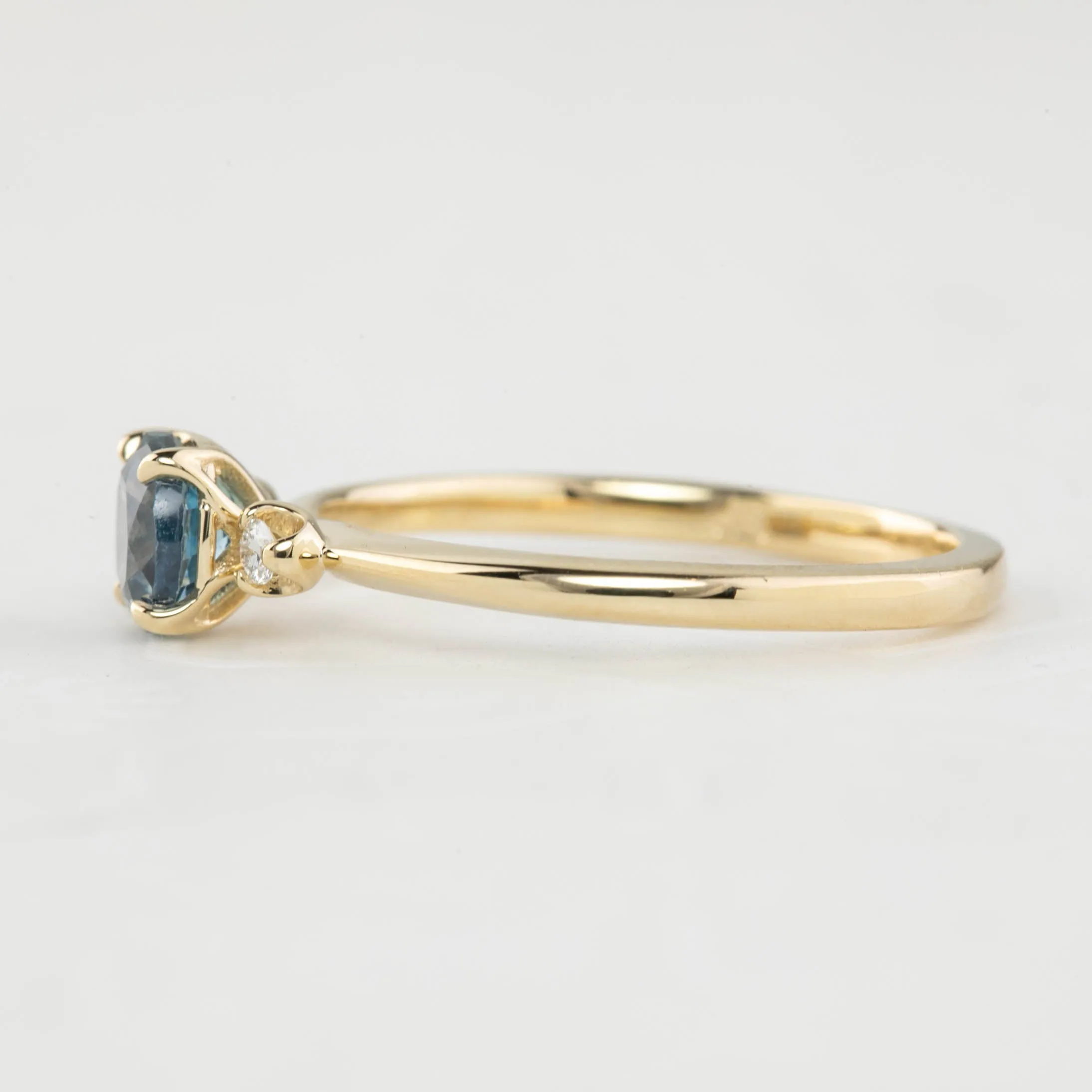 Sofia Ring 0.90ct Blue Green Round Montana Sapphire (One of a kind)